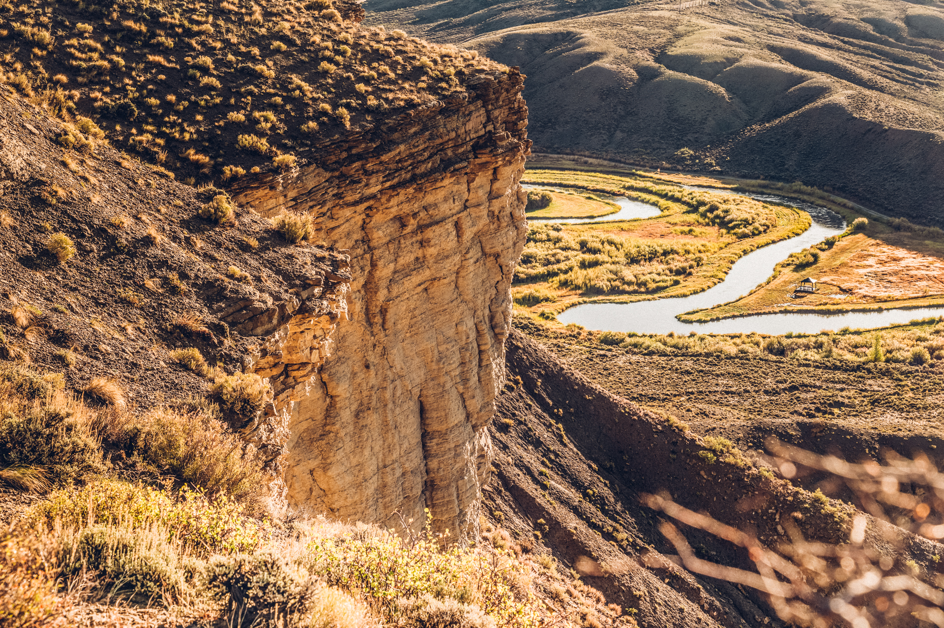 The cliffs of kremmling overlooking a canyon with a river running through it.